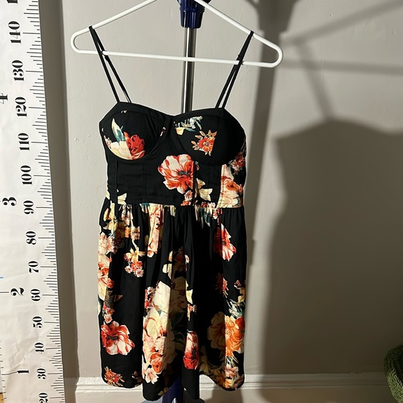 Band of Gypsies floral dress with pockets - Picture 1 of 5